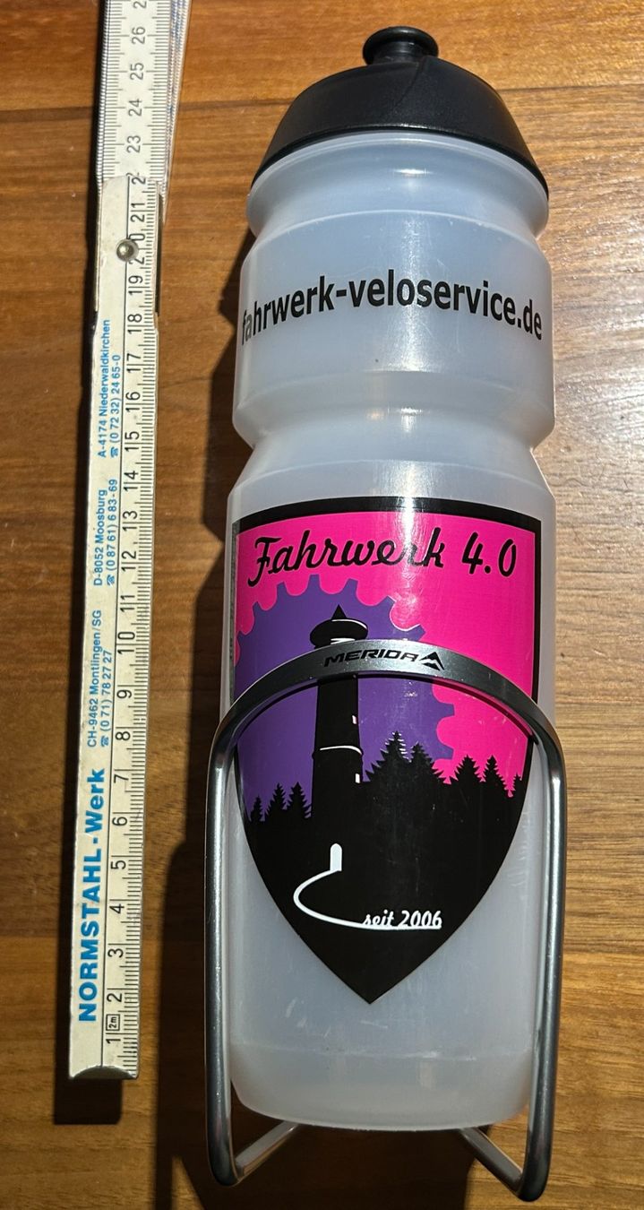 Borracce & Thermos: Trinkflasche mit Fahrradhalter – Usato da Basel venduto da arm_gf7p