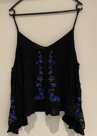 Schwarze Bluse mit Blumen, Grösse XS