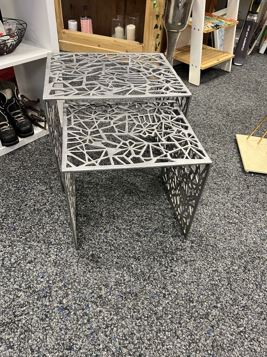 Tavoli: Originelle Satztische, Metall Silber – Usato da Rorschach venduto da TrendyDeals