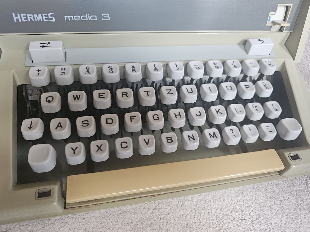 Machine à écrire HERMES media 3 (Gebraucht) in Bellevue für CHF 50 ...