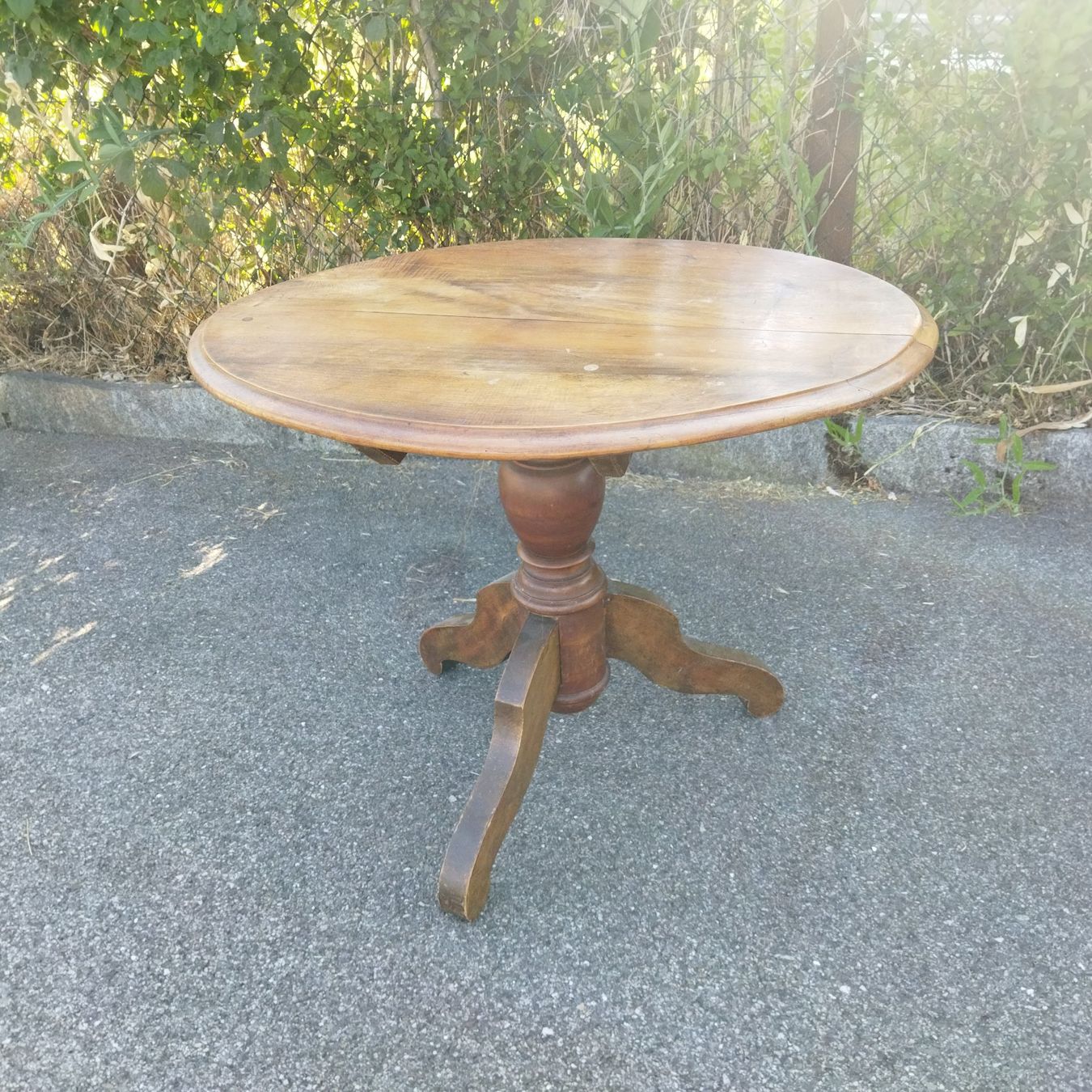 Tavoli: gueridon Biedermeier – Usato da Courtételle venduto da Netha