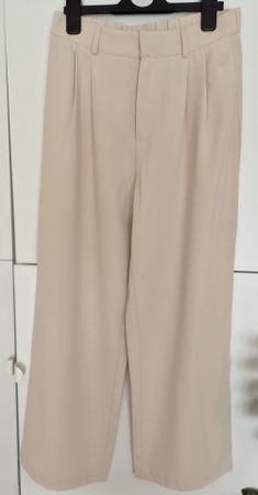 Stoffhose beige mit elastischem Bund neuwertig