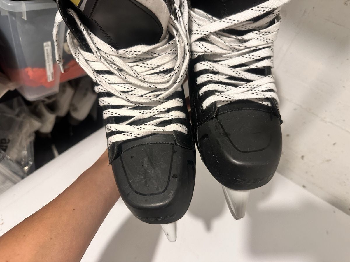 Ccm Patins à glace: Ccm skates EU 43 Schlittschuhe  – D'occasion à Hausen am Albis par ysgem 5