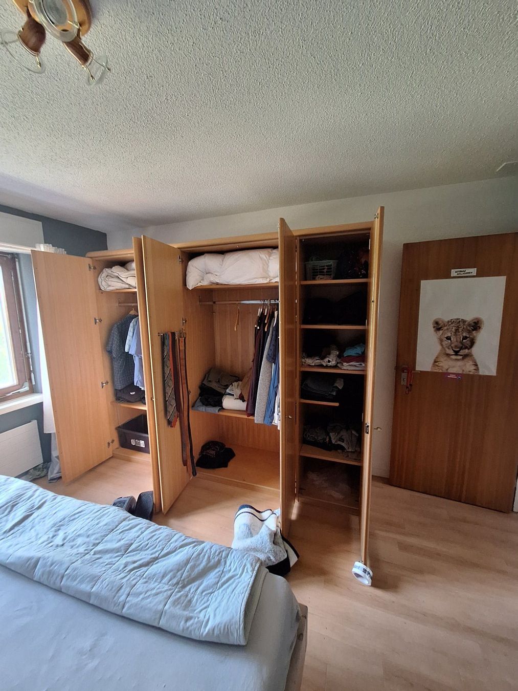 Schränke: Kleiderschrank – Gebraucht aus Tann von Katerdik 2