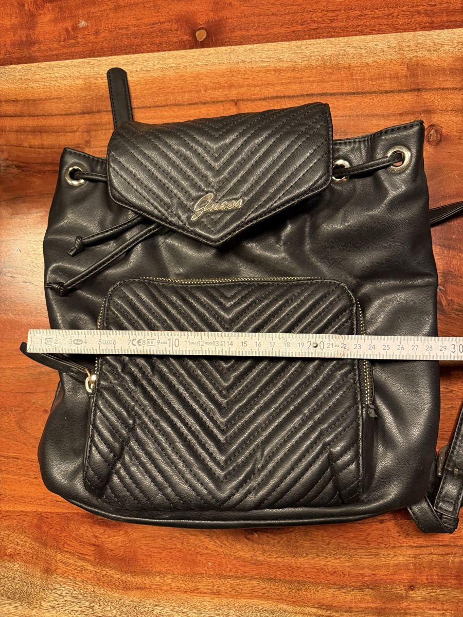 Guess Rucksäcke: Guess Rucksack – Gebraucht aus Niederbipp von Tiffany1771 2