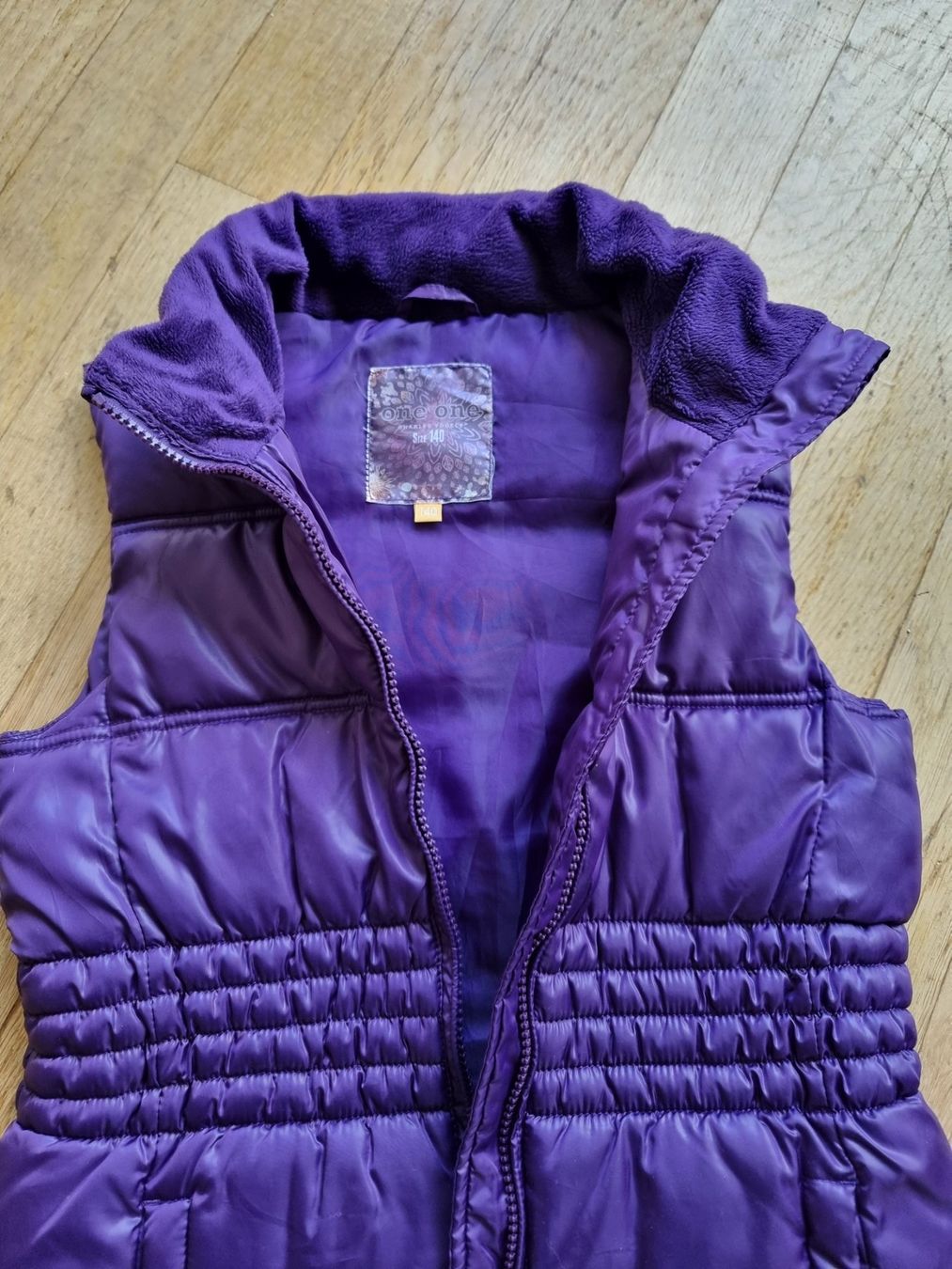 Altro abbigliamento per bambino: Gilet violett Grösse 140 – Usato da Buchrain venduto da Xaro01 3