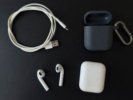 Apple AirPods 1. Generation inkl. Ladecase & Zubehör
