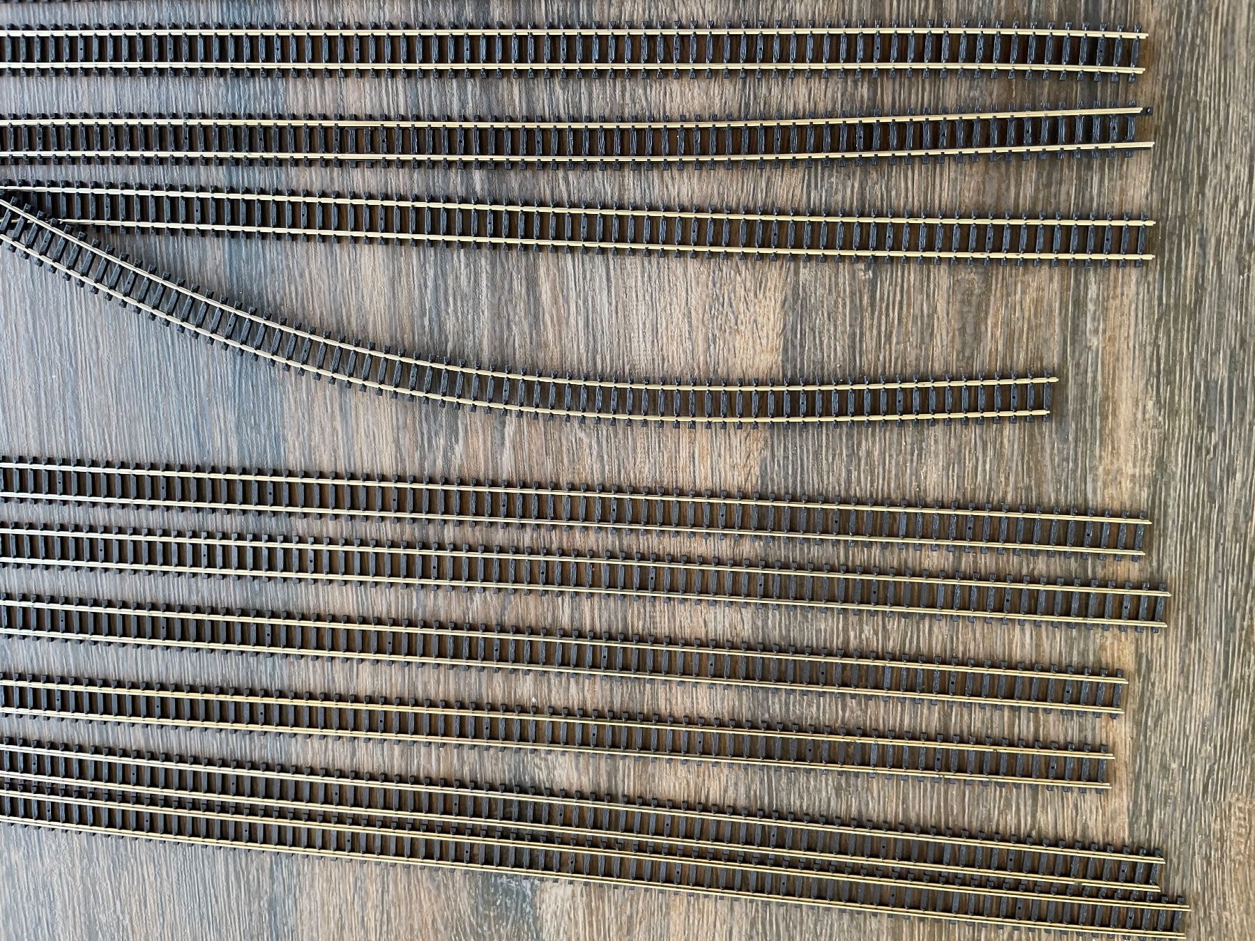 Roco Modellini di ferrovie: Roco Spur N 17x Gleis  a 56cm – Nuovo (secondo la descrizione) da Rorschach venduto da Karotten 1