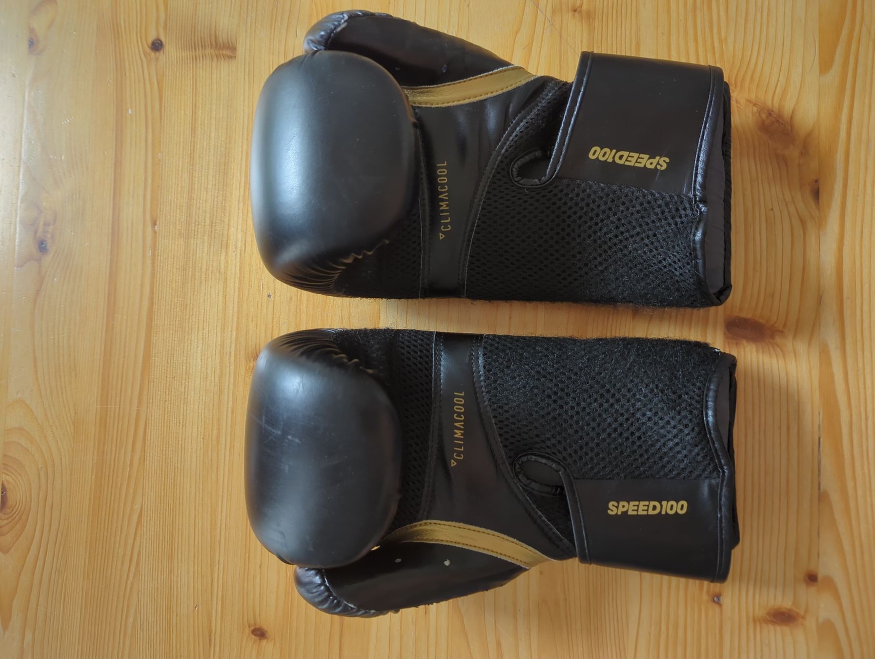 Guanti & manicotti: Boxhandschuhe zu verschenken – Usato da Windisch venduto da Sho-kun