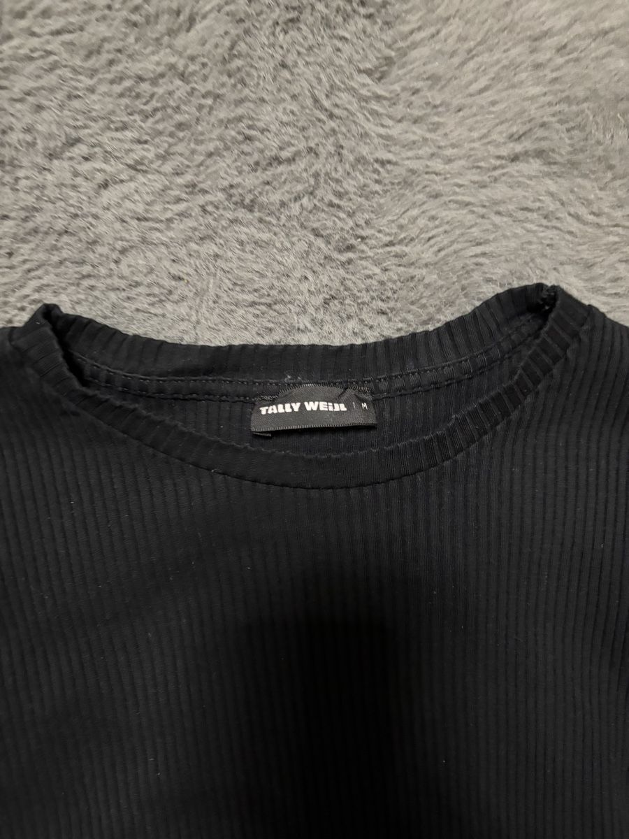 Tally Weijl Top: Tally Weijl Black Crop Top – Nuovo (secondo la descrizione) da Wichtrach venduto da Re_Fit 2