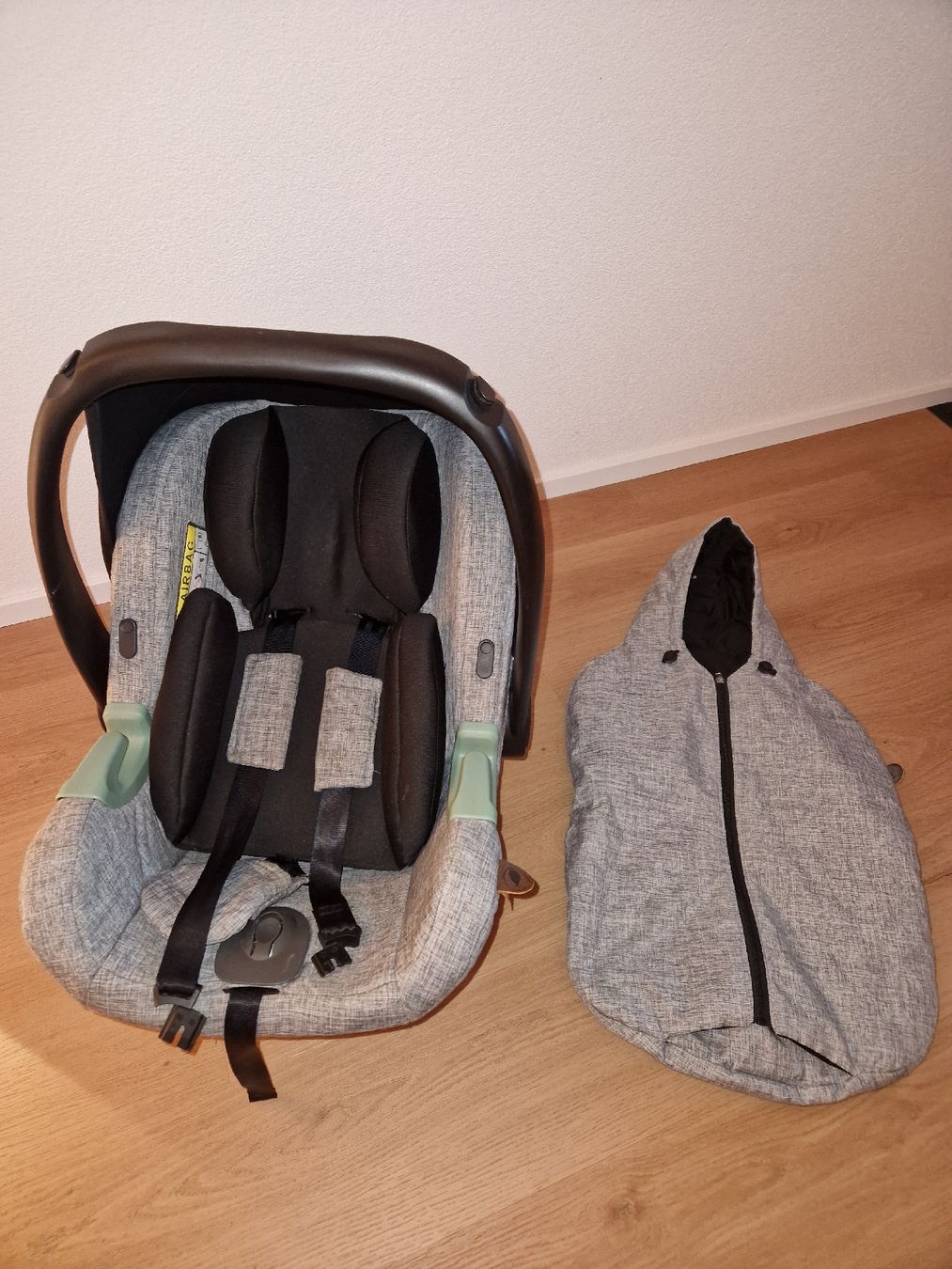 ABC Design Seggiolini per auto: Babyschale ABC Design Tulip mit Fusssack – Usato da Dreien venduto da vaniih93