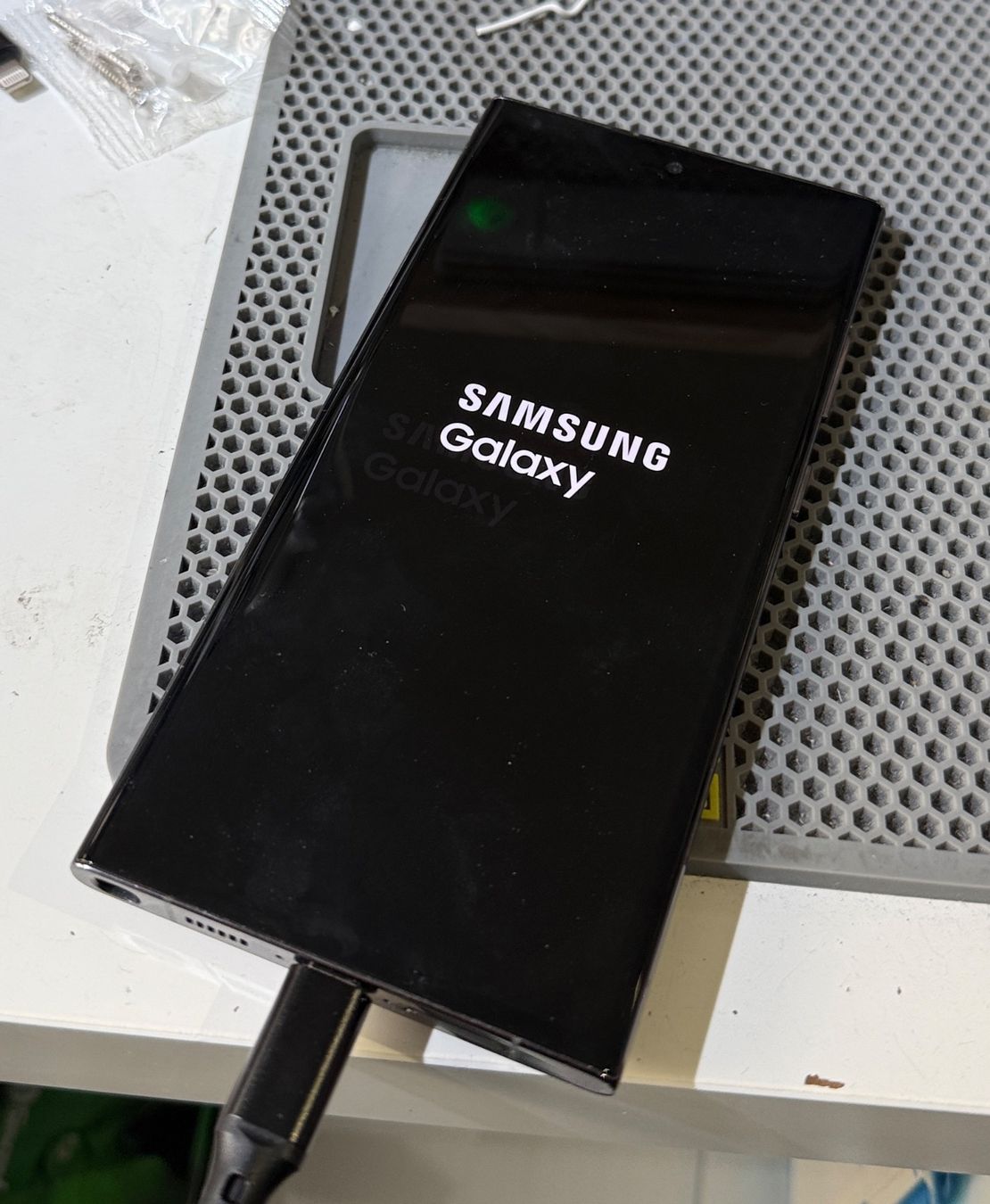 Samsung Handys / Smartphones: Ecran OLED Samsung Galaxy S23 ultra 5G 2023 micro rayures – Gebraucht aus Morges von DA-repa 2