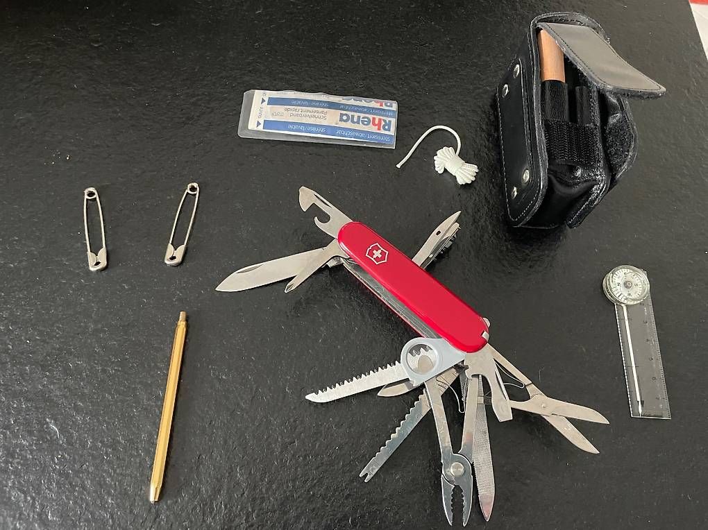 Victorinox Coltelli tascabile: Viktorinox Sackmesser mit Etui Survival Kit – Usato da Lindau venduto da Gybsi0 3