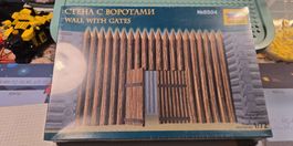 Zvezda Modellbausatz Mauer mit Toren, Massstab 1:72, Neu