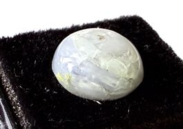 Echter, heller, grausilbriger Sternsaphir Cabochon