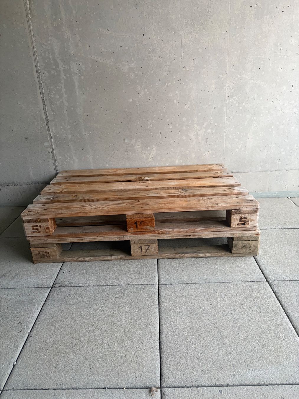 Pallets: Holzpaletten – Usato da Windisch venduto da Laura_1991