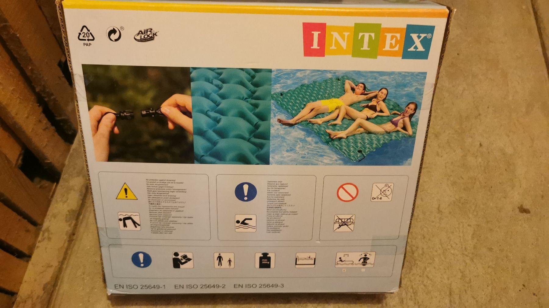 Schwimmringe: Luftteppich – Neu und originalverpackt aus Rosshäusern von Nimue123