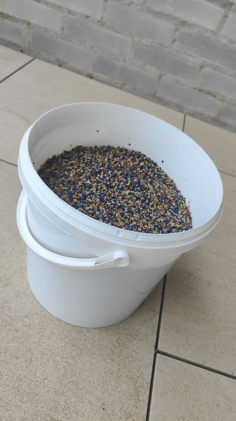 Tutte le decorazioni: Aquarium Kies mit blauen Steinchen (ca. 35kg) – Usato da Uster venduto da Oopi