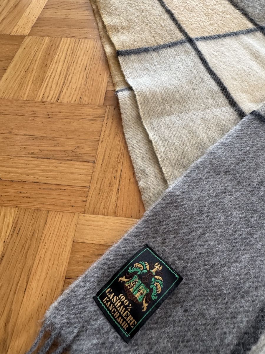 Foulards, Tücher & Schals: Cashmere Scarf Grey/Yellow – Gebraucht aus Fällanden von emi_x6xw 1