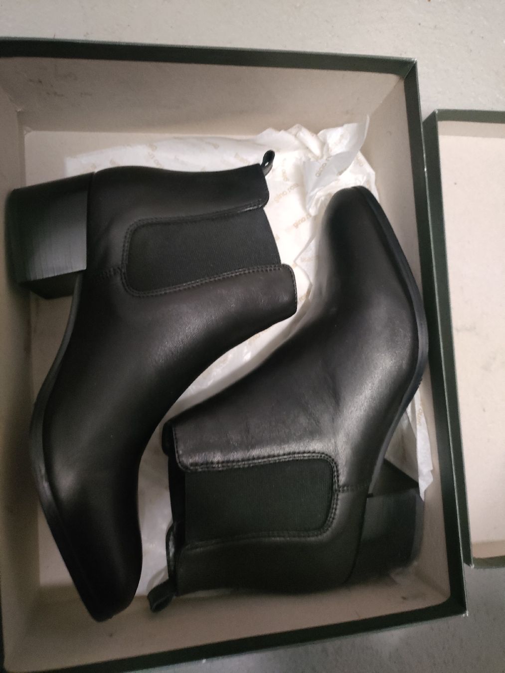 Scarpe da donna: Schwarze Gino Rossi Lederstiefeletten Gr. 38 – Nuovo e nell'imballaggio originale da Münchenbuchsee venduto da cor_9xjj
