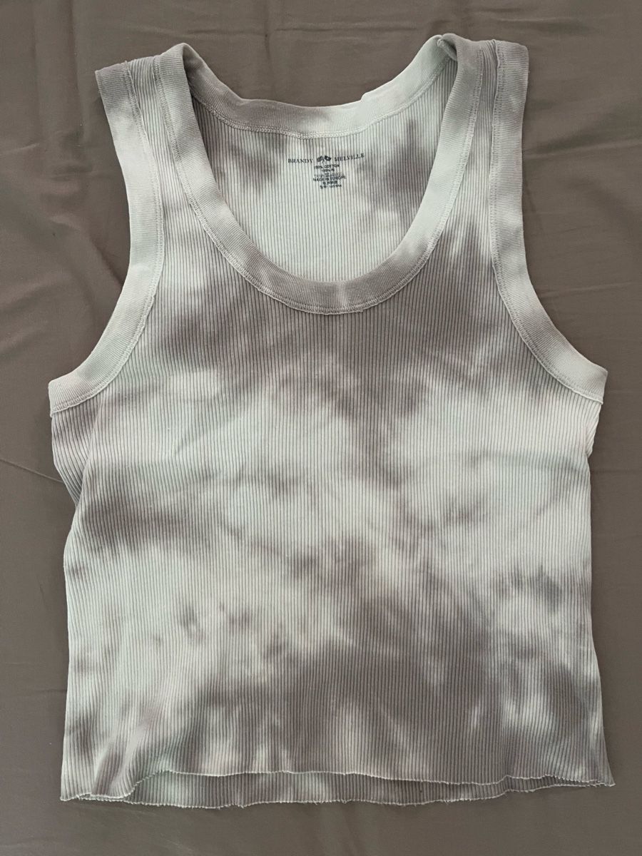 Brandy Melville Top: brandy melville tank top – Usato da Luzern venduto da janine_l