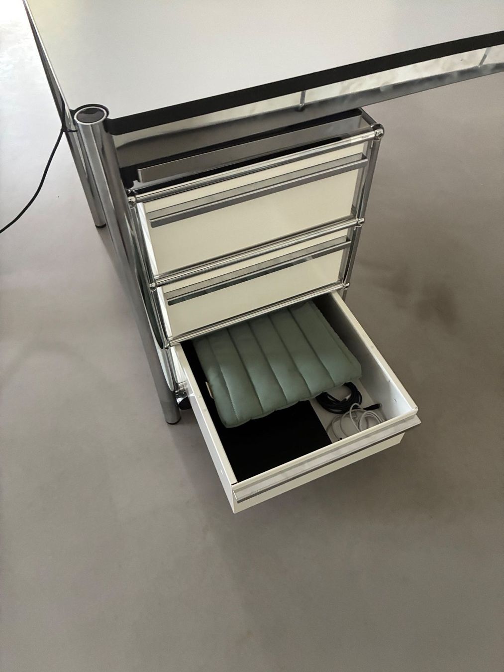 USM Banconi: USM Haller Rollcontainer - Weiss – Usato da Freienbach venduto da Elenaheinz