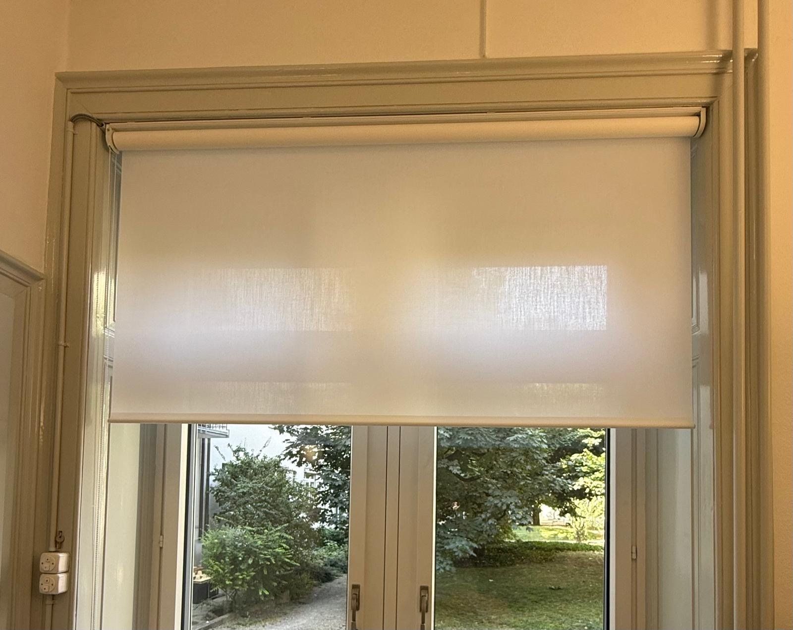 Rideaux: Weisse Festerrollos 135 x 220 cm – D'occasion à Zürich par BGPZH