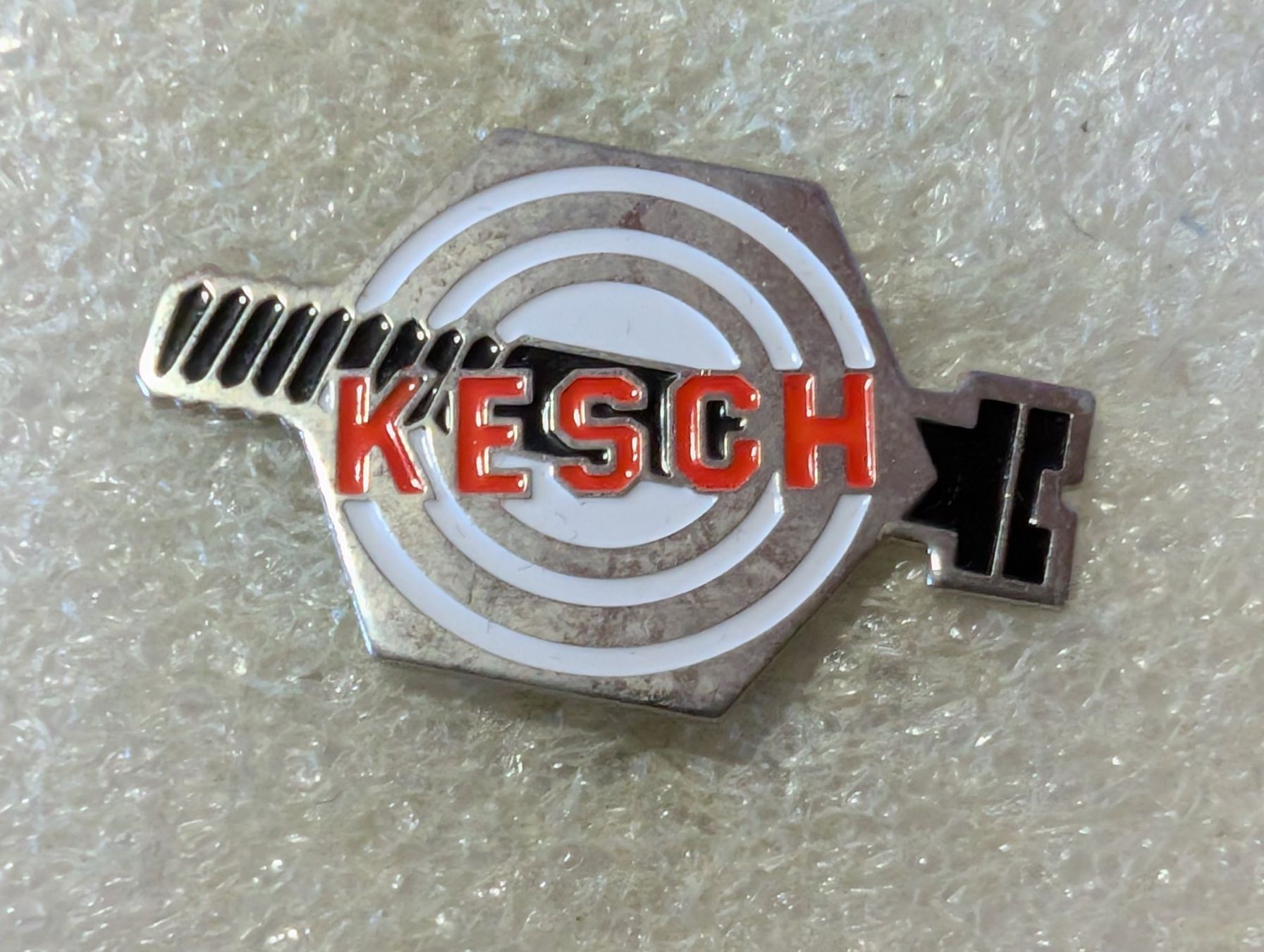 Placchette & Badge: Ansteckpin 172: Kesch – Usato da Oppligen venduto da Pin-Fall-Shop