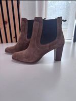 Braune Wildleder Chelsea Boots mit Absatz, Gr. 38, Neu.