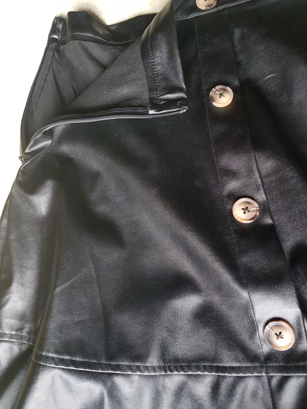 Shein Gonne: Jupe noire imitation cuir taille S marque Shein – Usato da Villiers venduto da san_jn5w 3