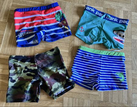 Lot de 4 maillots de bain / taille 104-110