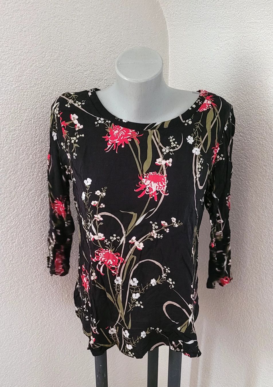 T-shirt: romantisches Blümchen  T-Shirt Gr. S – Usato da Füllinsdorf venduto da Sunnebliemli7 1