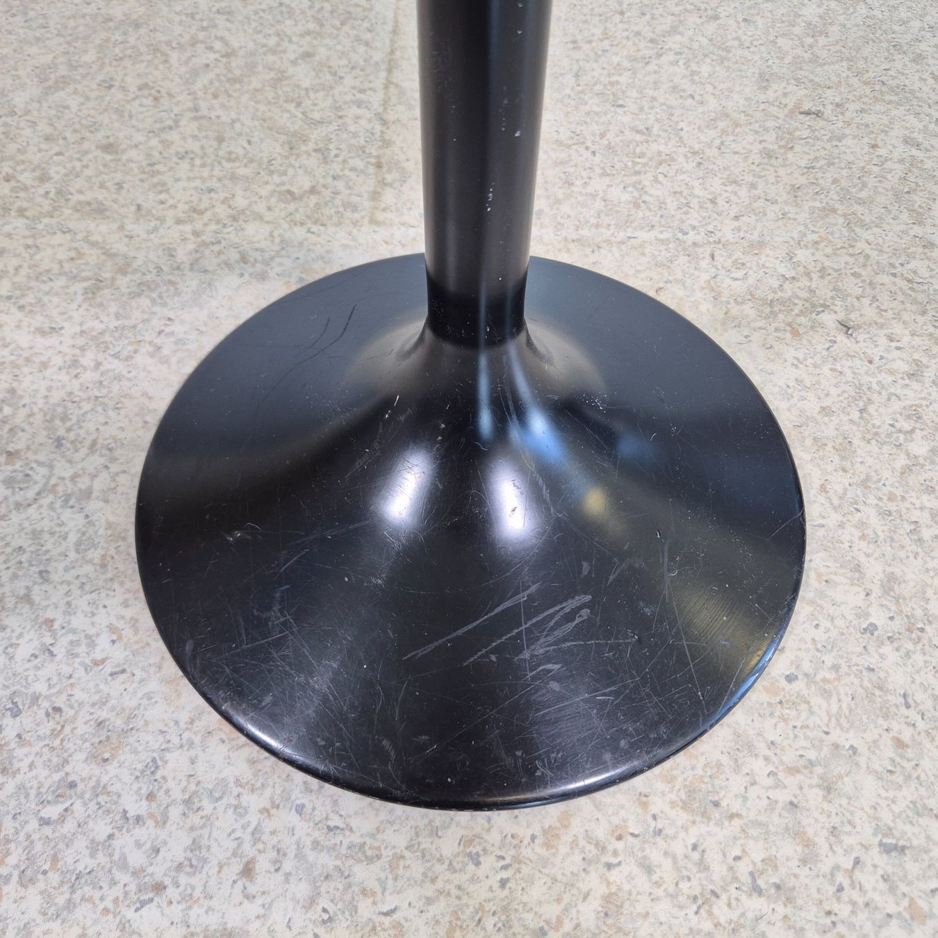 Hocker: Tulpenfuss Polsterhöcker Vintage Stool Hocker Höcker – Gebraucht aus Nottwil von Wondewa-Shop 3