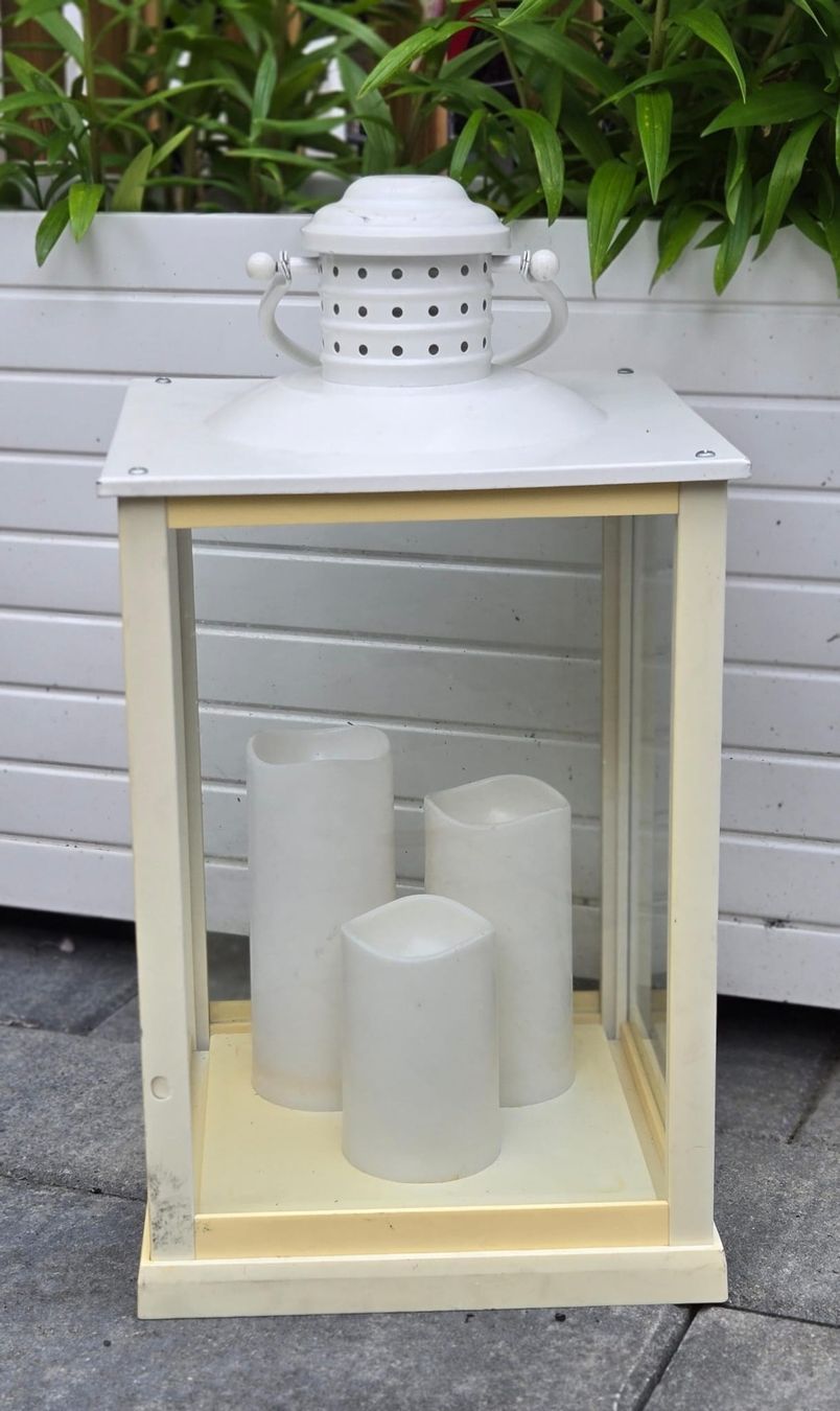 Lanterne: Weisse Laterne mit LED Kerzen - Dekoration! – Usato da Rheinsulz venduto da Dred