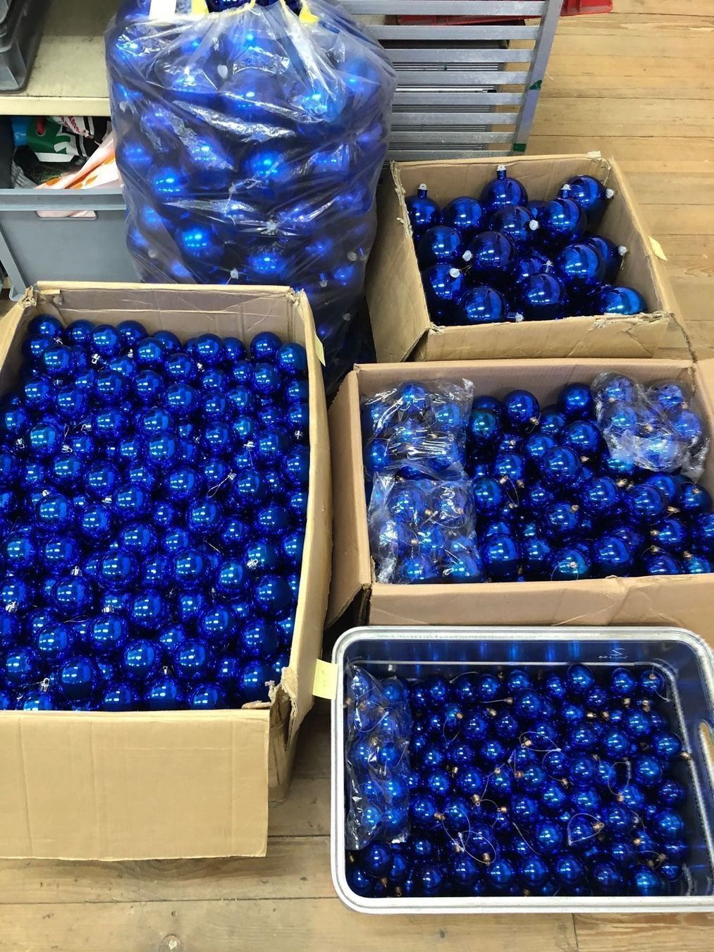Tutte le decorazioni: Weihnachtsbaum-Kugeln ca. 2'500 Stk. – Usato da Rüschlikon venduto da MPS8800 5