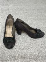 Elegante, schwarze Pumps in Wildlederoptik mit Rüsche Gr. 36