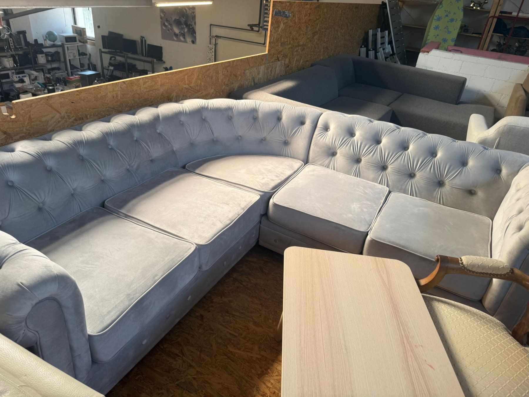Chesterfield Divani: Ecksofa Polsterung Velours Grau 6-Sitzer – Usato da Dietikon venduto da arj_lrs8