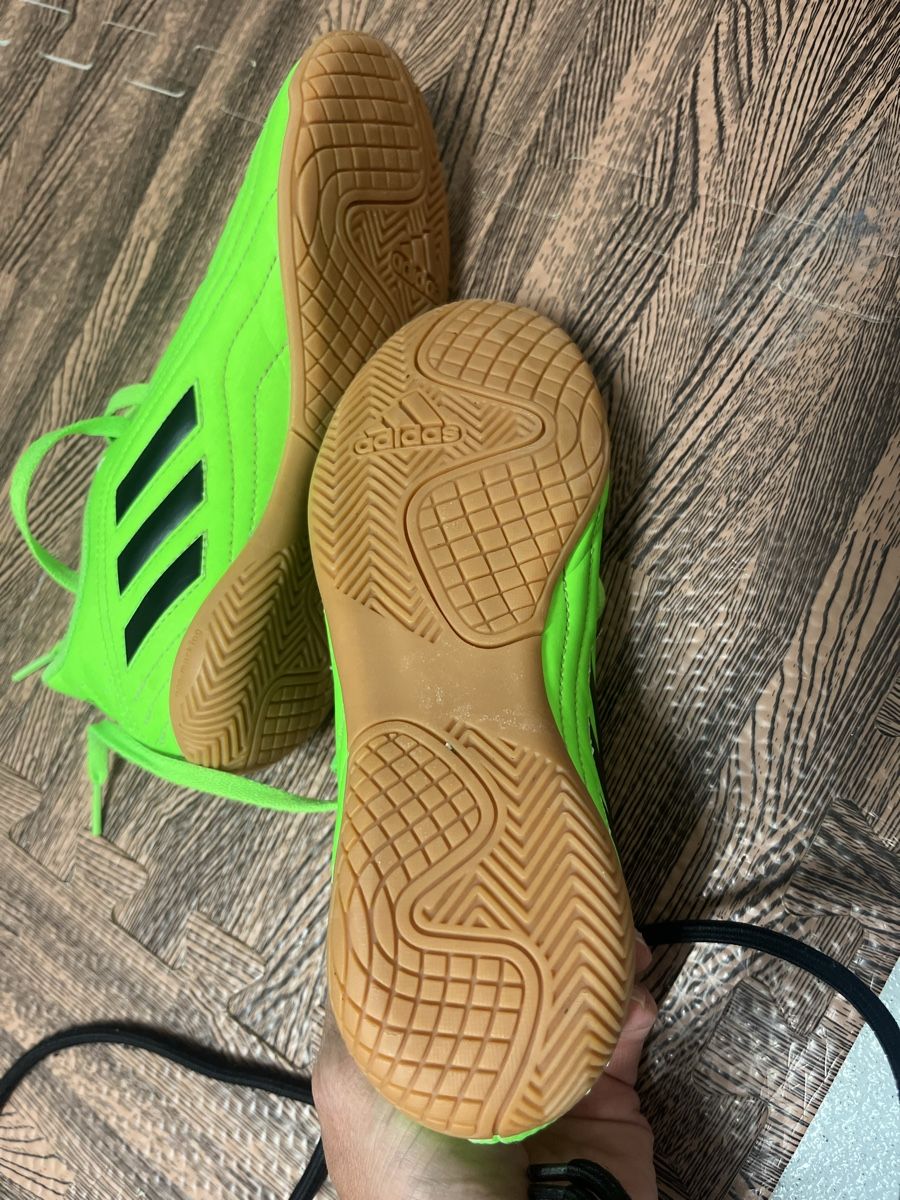Adidas Chaussures garçon: Hallenschuhe Gr. 34 – Neuf (Voir description) à Frauenfeld par Ka.ia 1