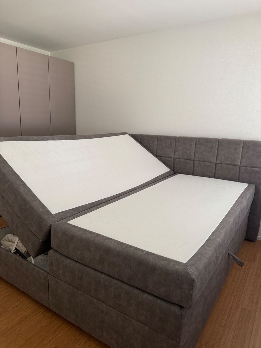 Letti: Boxspringbett 180x200 cm mit Bettkasten + Emma Topper (vb) – Usato da Bottmingen venduto da boj_g52c 2
