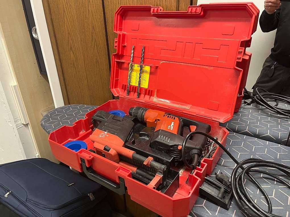Tutte le macchine: Hilti Bohrmaschine – Usato da Bremgarten b. Bern venduto da Rebollo1 1