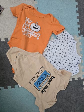 3 Baby Bodys Gr.80, Halloween, Anker & Best Mix!