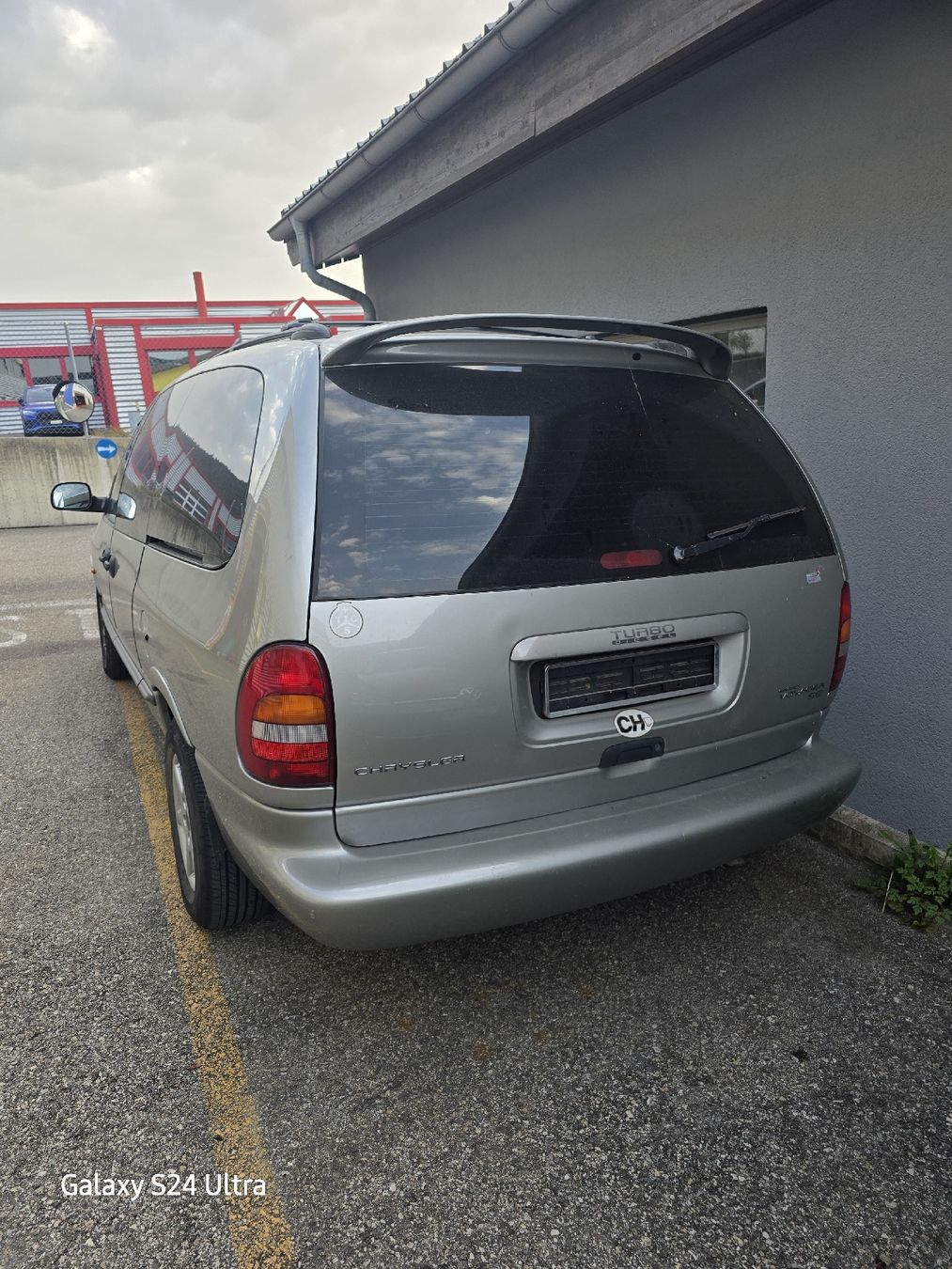 Chrysler Automobili: CHRYSLER GD VOYAGER 2.5 TD  – Usato da CERNIER venduto da GarageConcept-Car 1