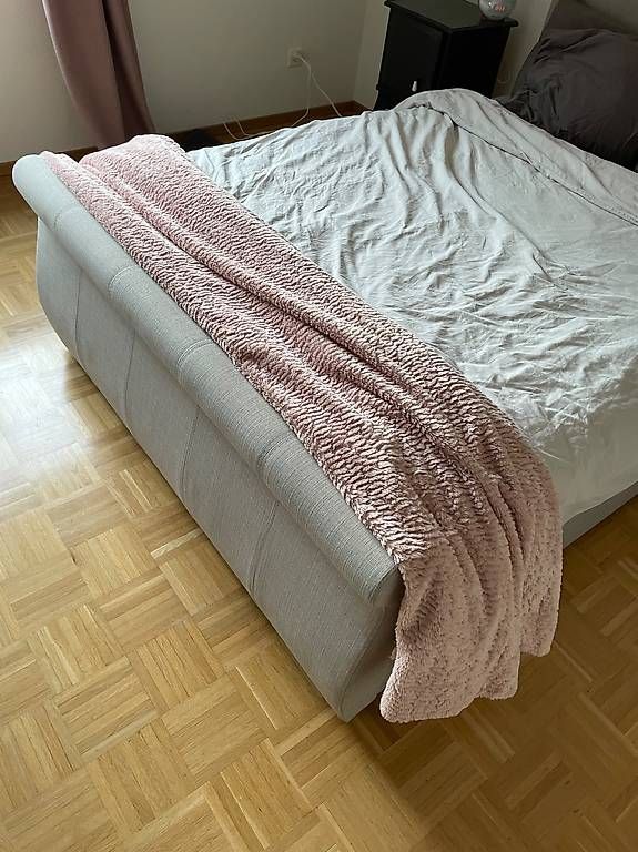 Betten: Bett, Doppelbett 140 x 200, grau – Gebraucht aus Zürich von reb_rhb8 1