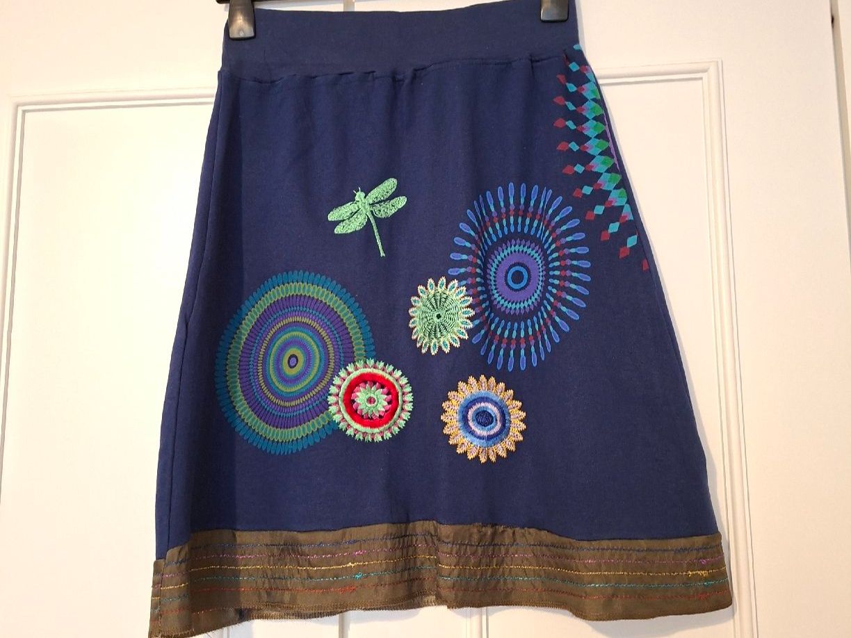 Desigual Röcke: Jupe Desigual brodée bohème – Gebraucht aus Lutry von Sim_Sta