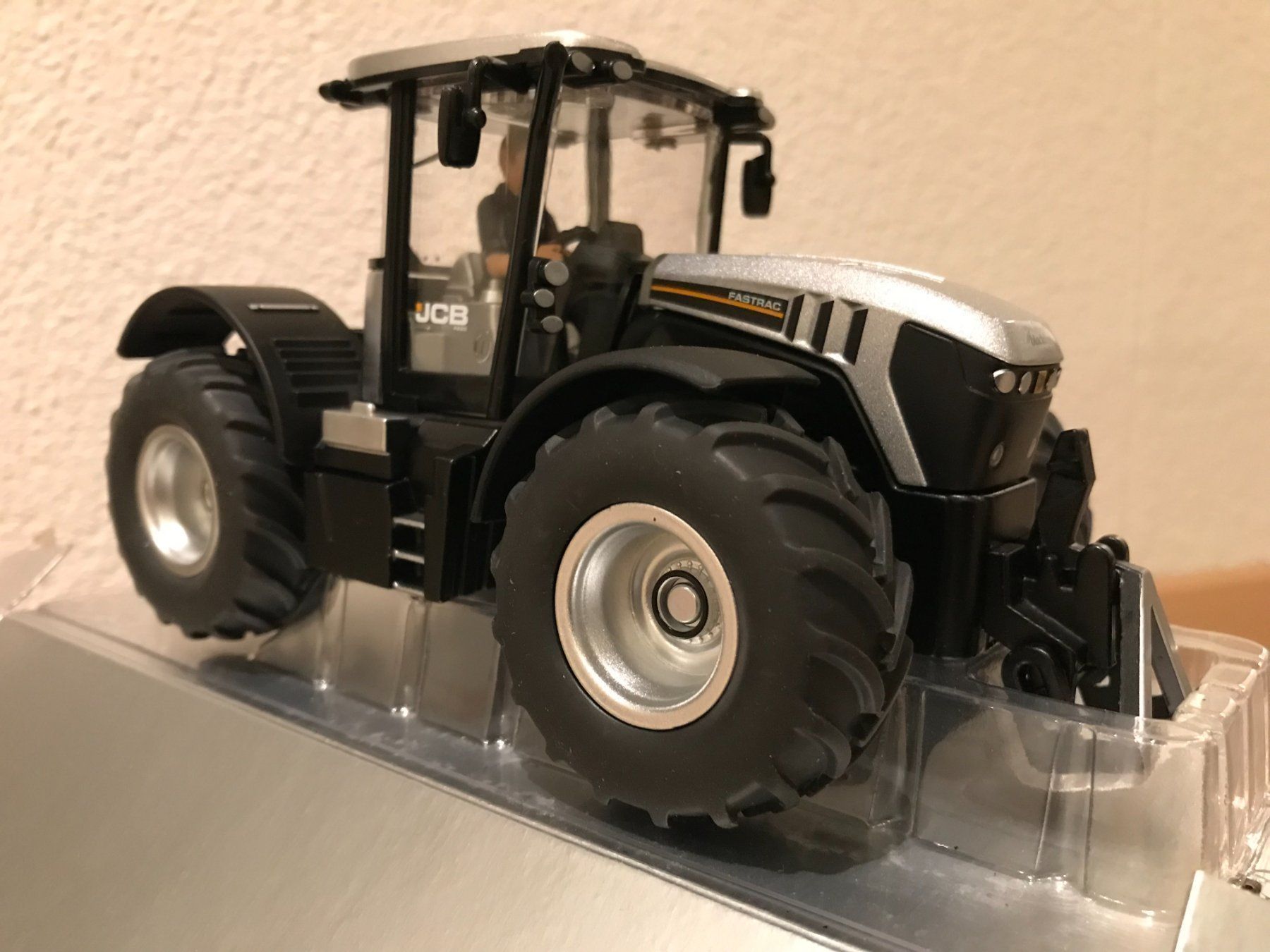 Jcb Trattori: SIKU JCB 4220 Fastrac – Nuovo e nell'imballaggio originale da Kreuzlingen venduto da Stefan1150 1
