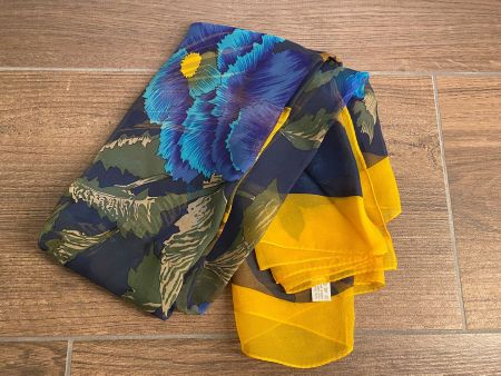 Schal / Foulard Seide mit Blumen & Vogel