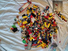 Gemischte Legos aus verschiedenen Jahrzehnten