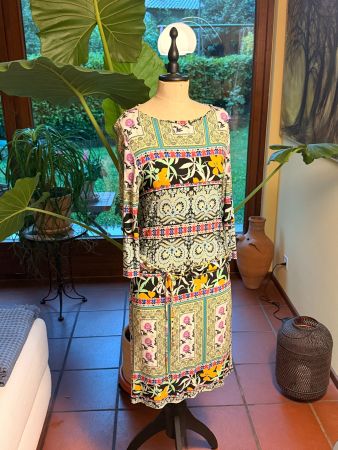 vestito con fantasia floreale marca etero