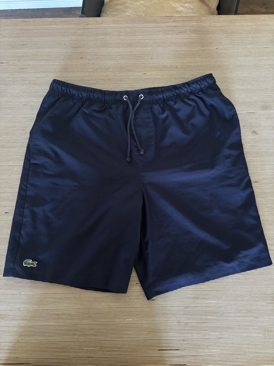 Lacoste Pantalons: Lacoste Shorts US M Dunkelblau – D'occasion à Bern par emski