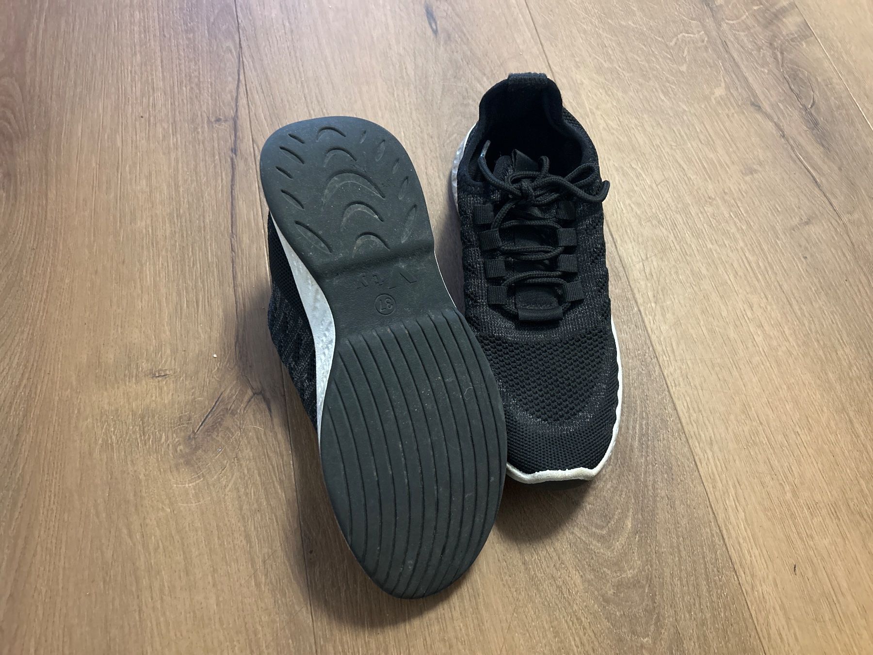 Chaussures femmes: Sneaker, schwarz Grösse 37 neuwertig – Neuf (Voir description) à Regensdorf par Spyke55 2
